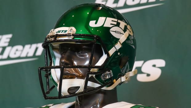 jets-gm-job-opening-helmet-mannequin.jpg